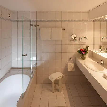 Omesberg 4* Lech